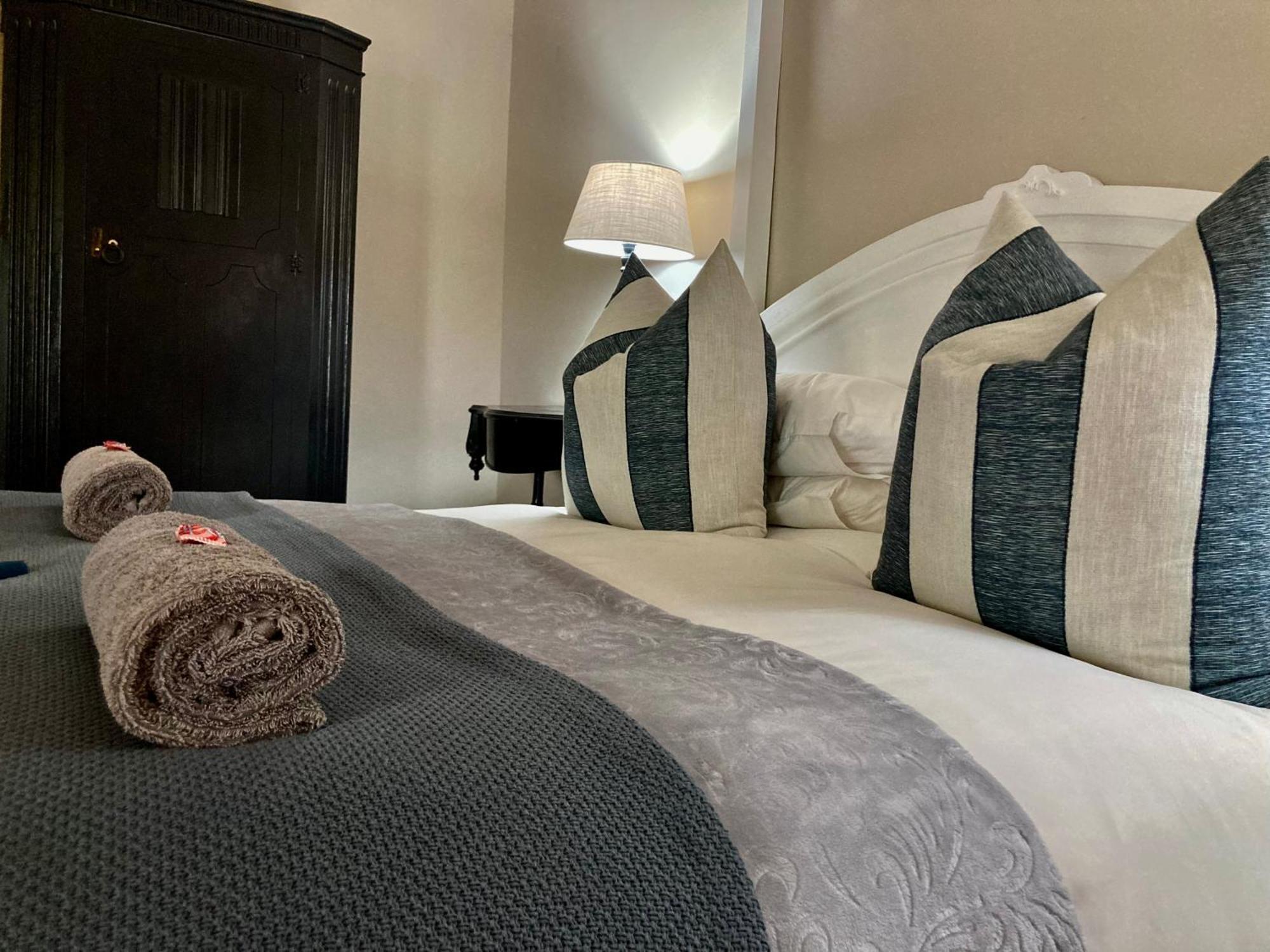The Merino Guest House Бофорт Уест Екстериор снимка