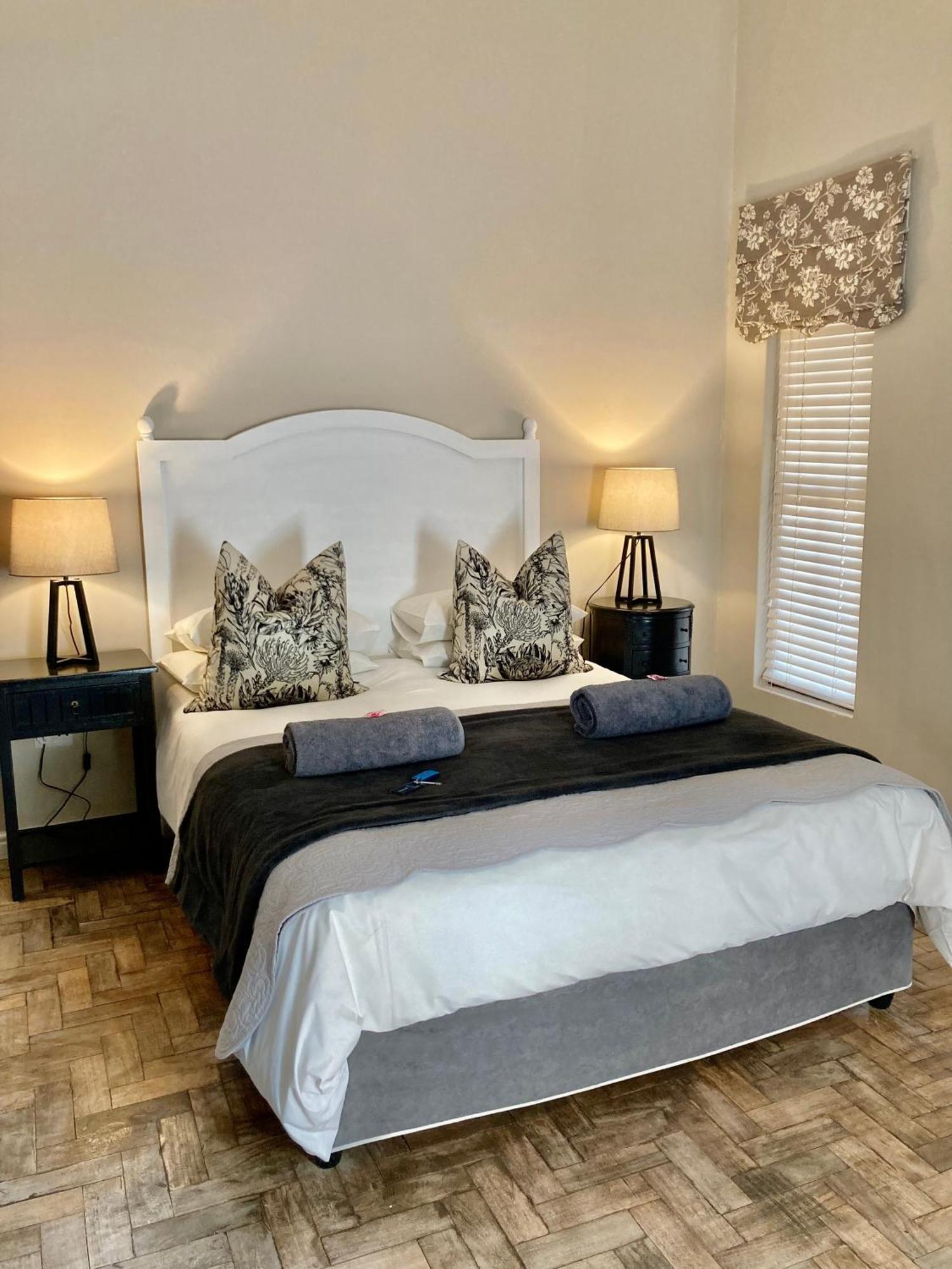 The Merino Guest House Бофорт Уест Екстериор снимка
