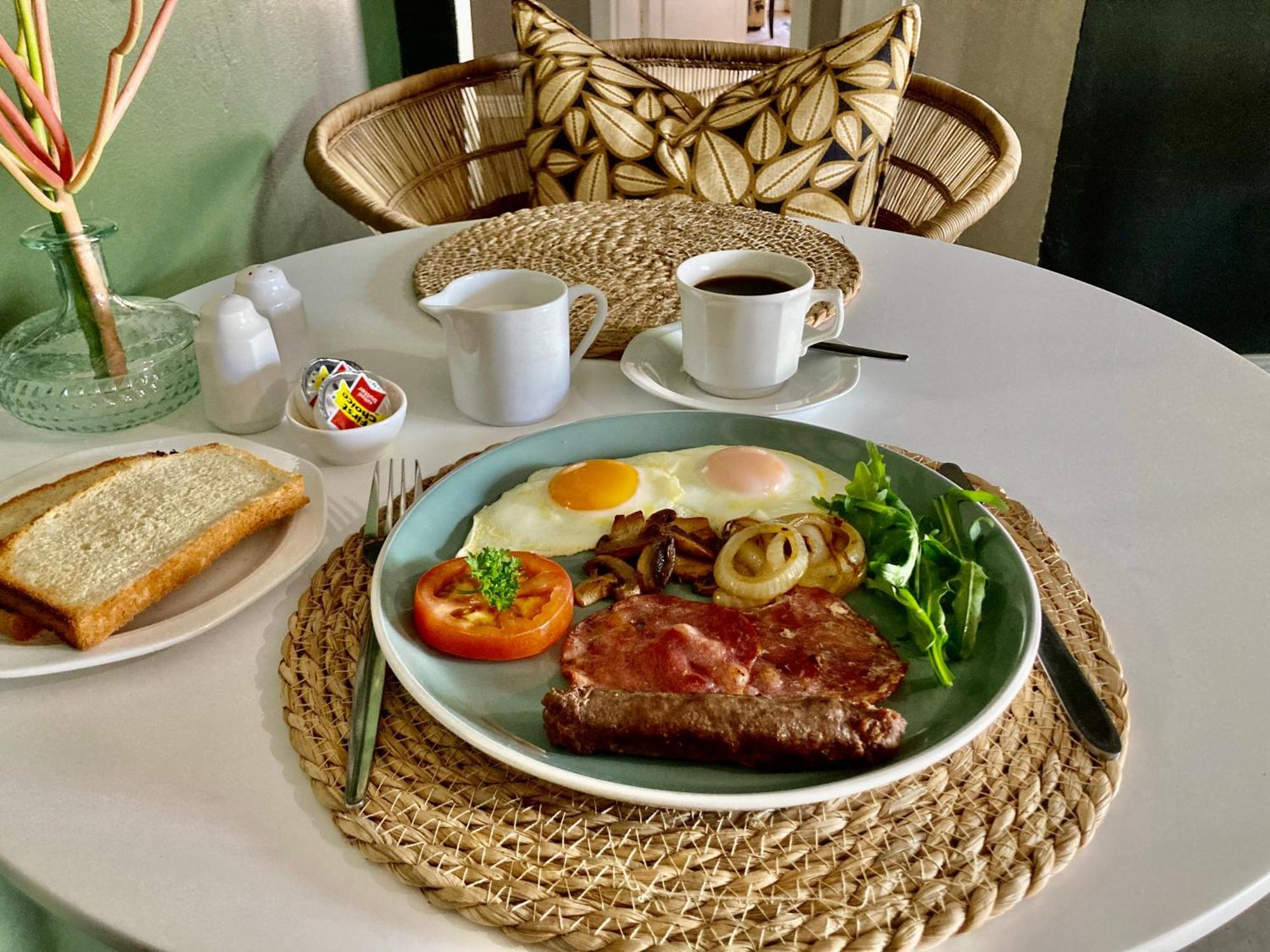 The Merino Guest House Бофорт Уест Екстериор снимка